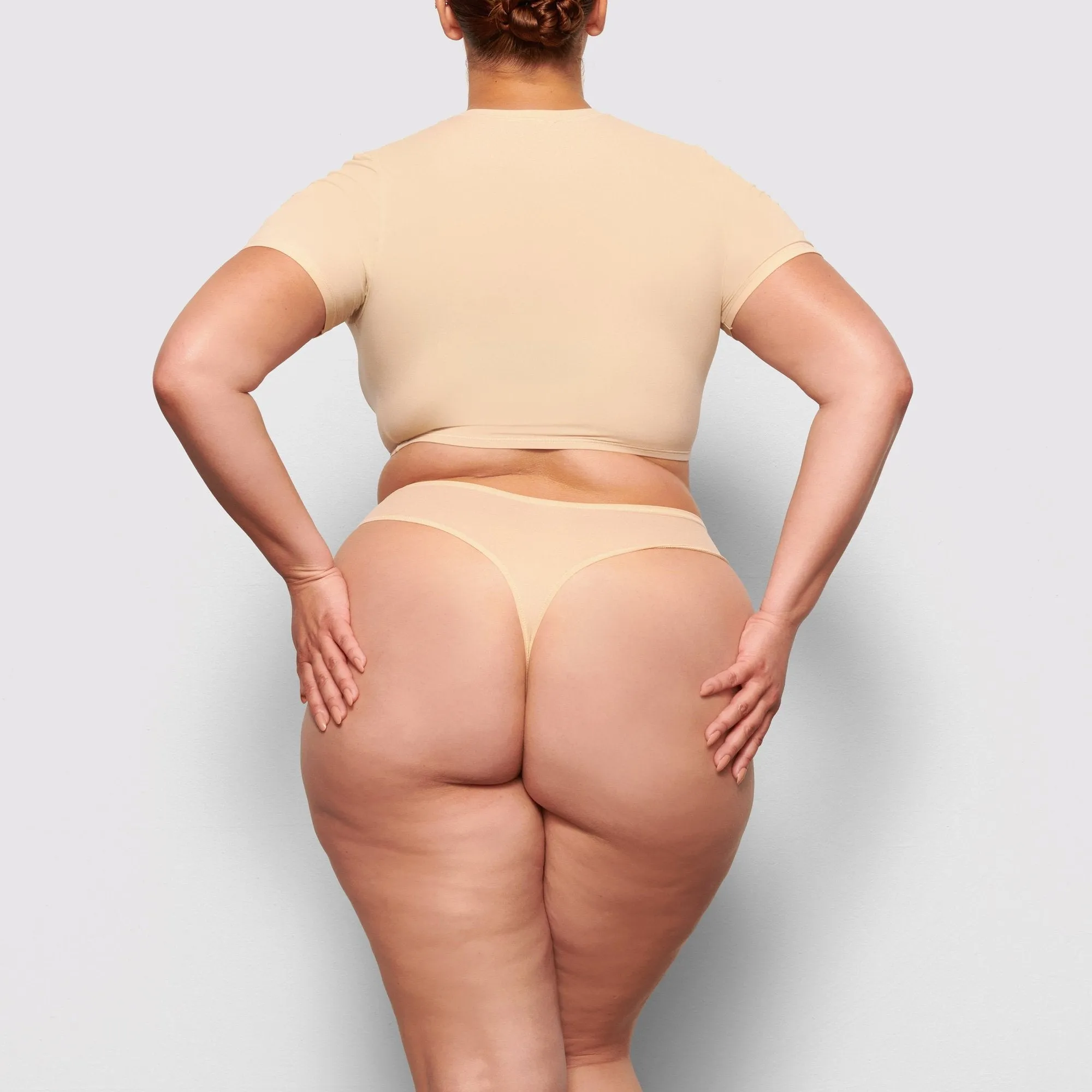 FITS EVERYBODY SUPER CROPPED T-SHIRT | SAND