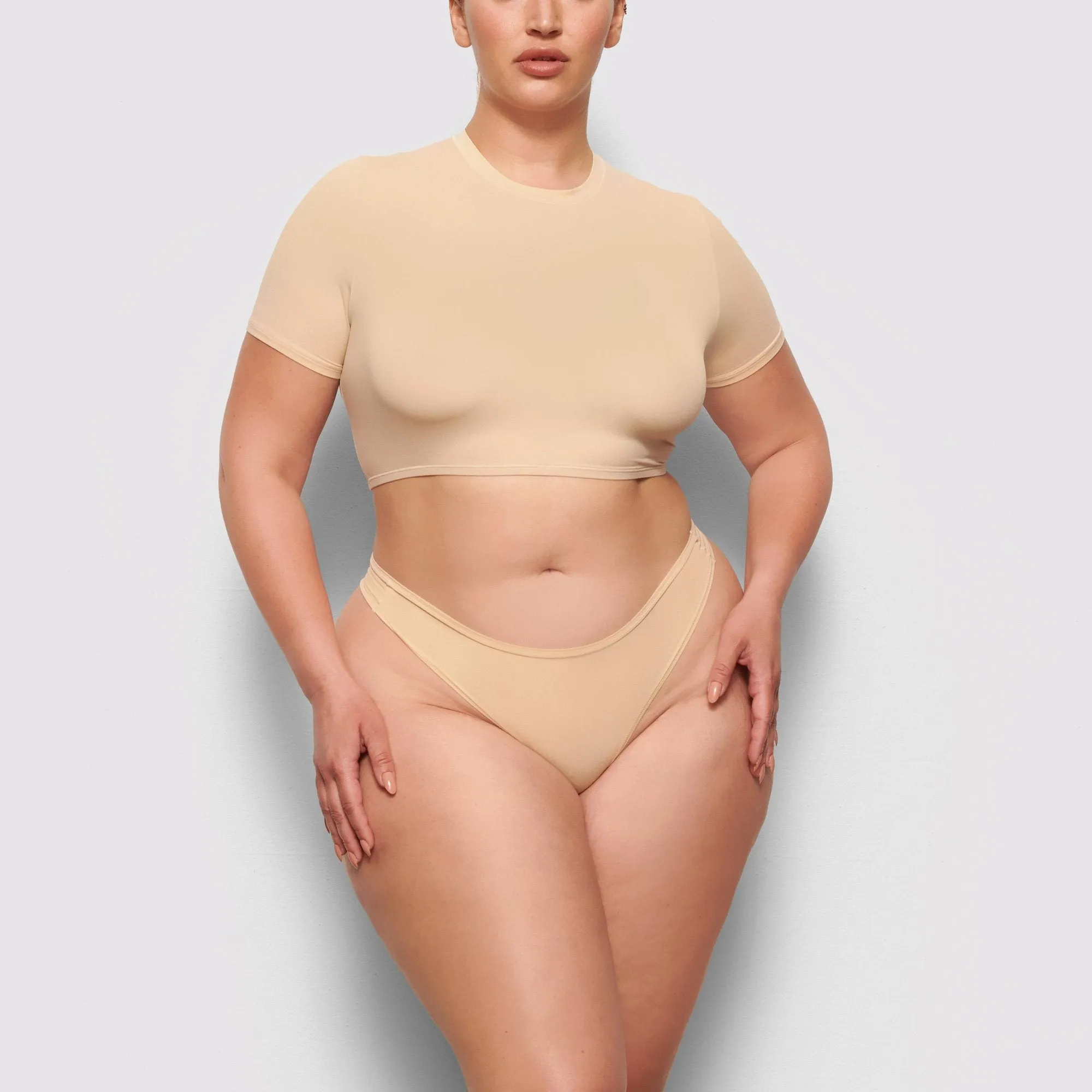 FITS EVERYBODY SUPER CROPPED T-SHIRT | SAND